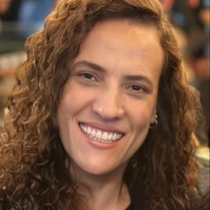 Prof.ª Fabiana Castro